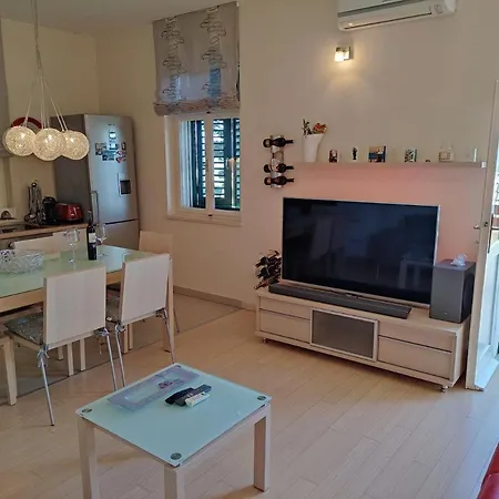 The Sunshine Near Split And Beach Apartment *