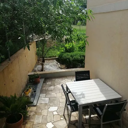 The Sunshine Near Split And Beach Apartment